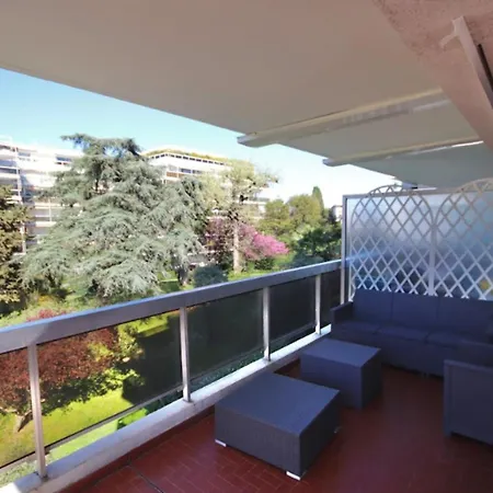 Daire Bright Cocoon With Pool Near The Sea *
